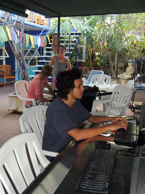 Reef Backpackers